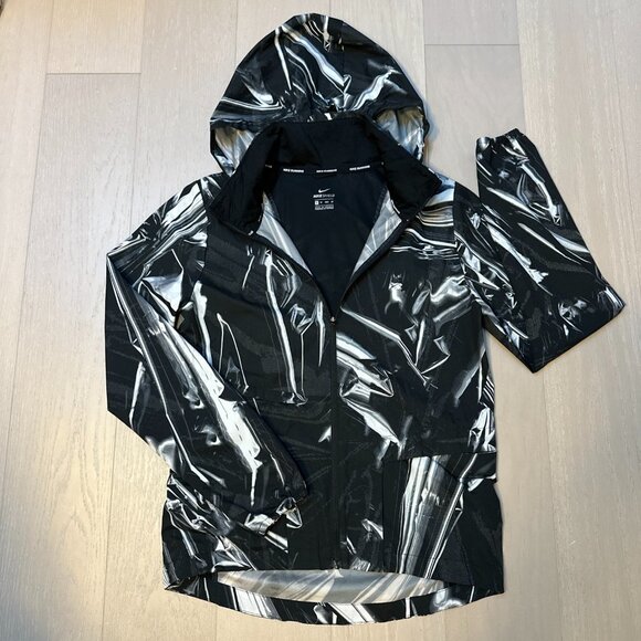 Nike Shield Flash Black Reflective Running Jacket - Picture 1 of 10